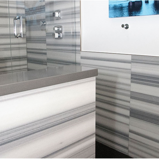 Bathroom Ruled white marble tiles
